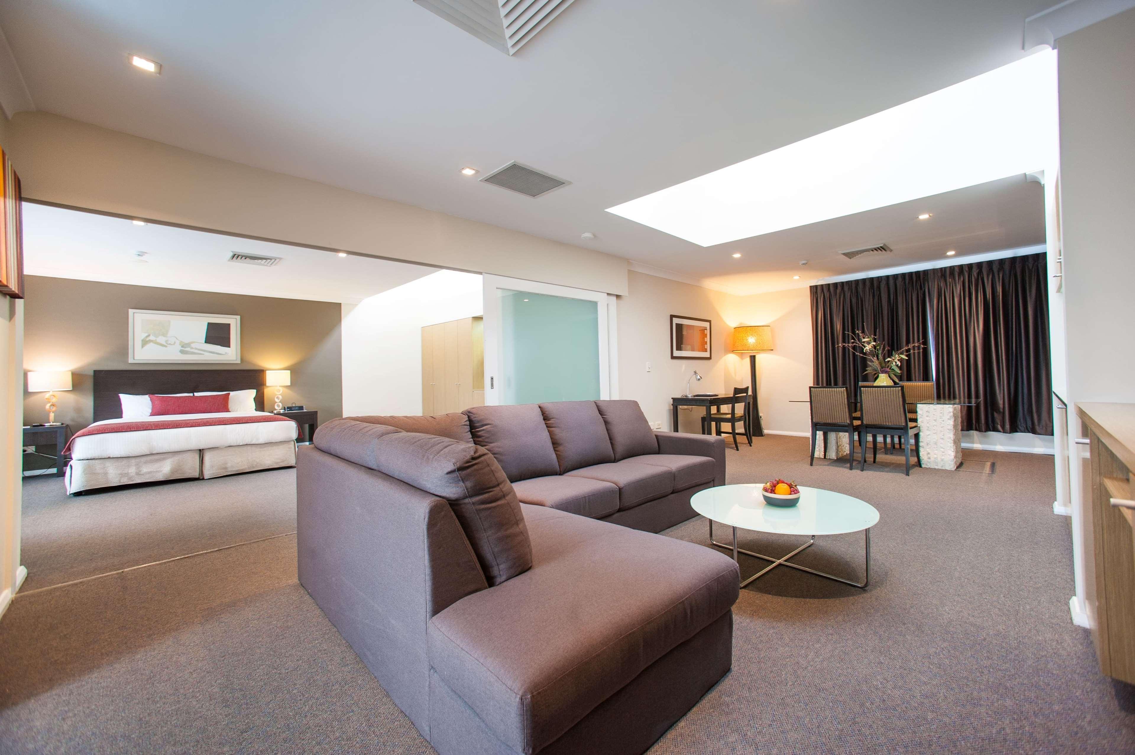 Ramada Hotel & Suites By Wyndham Cabramatta Exteriör bild
