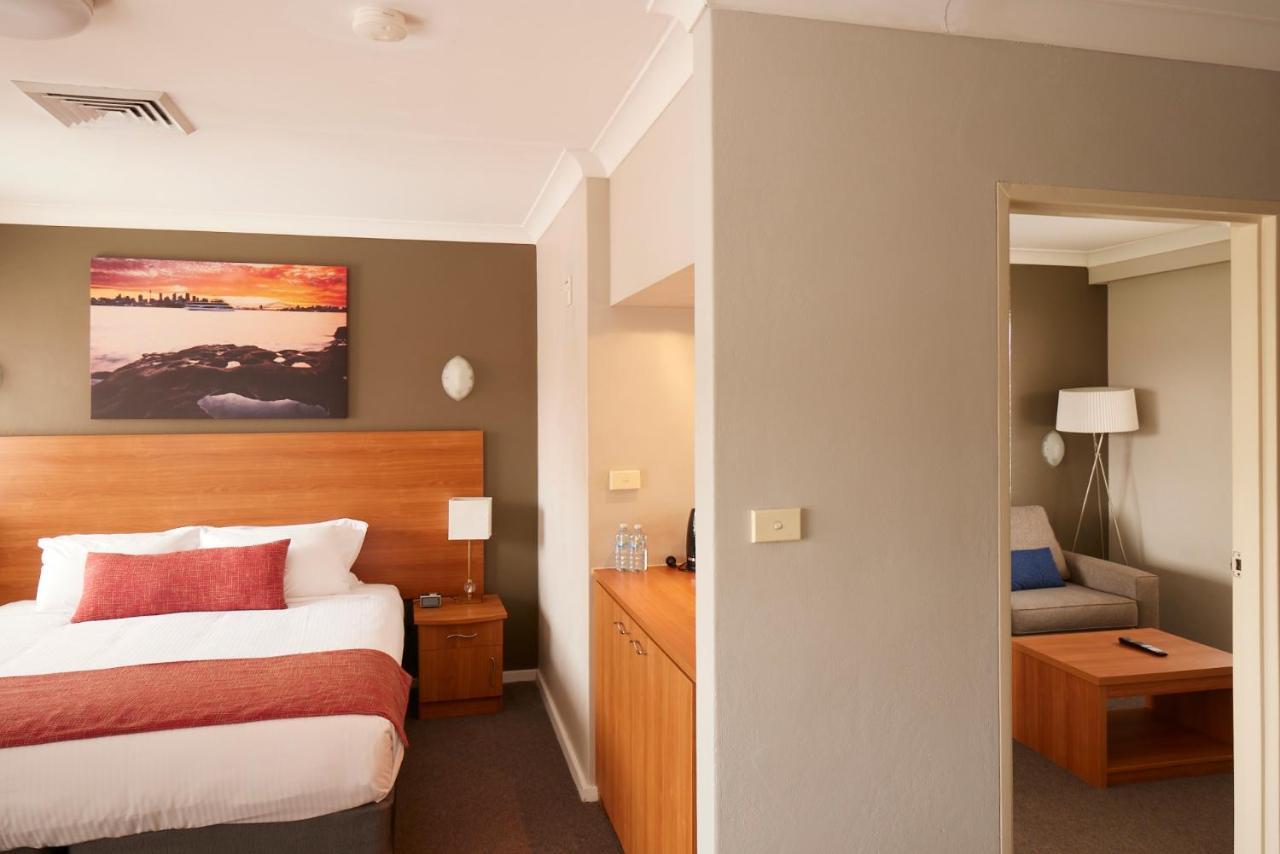 Ramada Hotel & Suites By Wyndham Cabramatta Exteriör bild