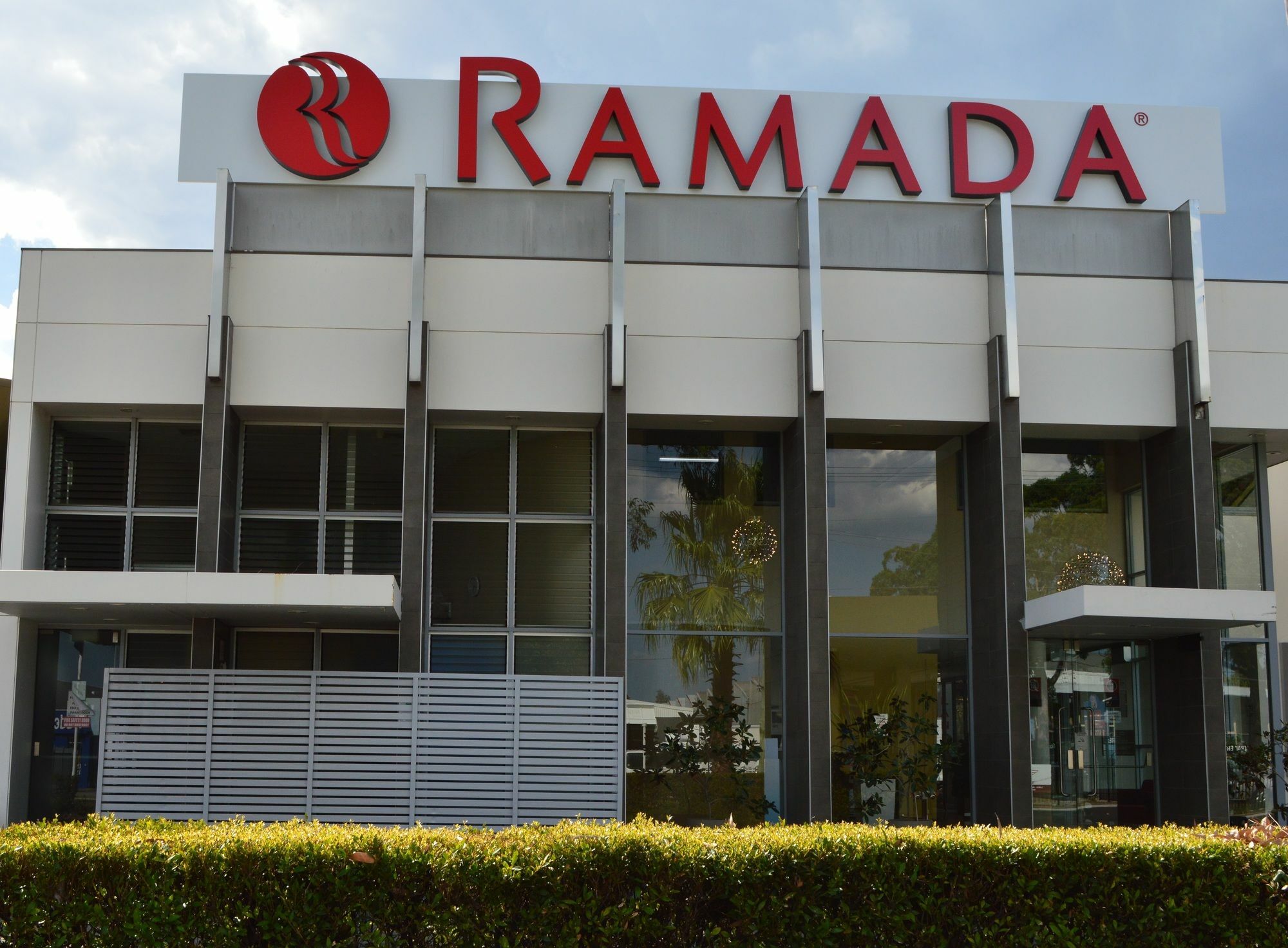 Ramada Hotel & Suites By Wyndham Cabramatta Exteriör bild